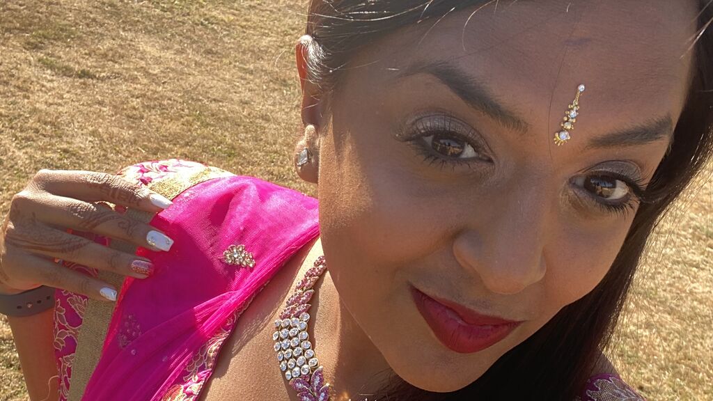 ShivaniJohal Live Cam on LiveJasmin