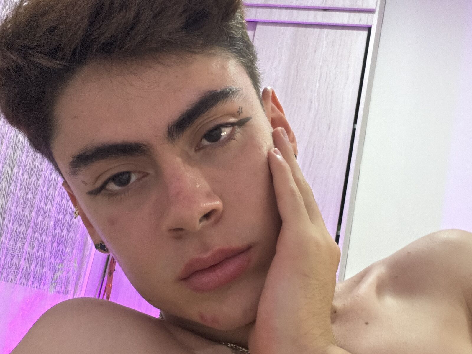 Live cam for VelvetTwink