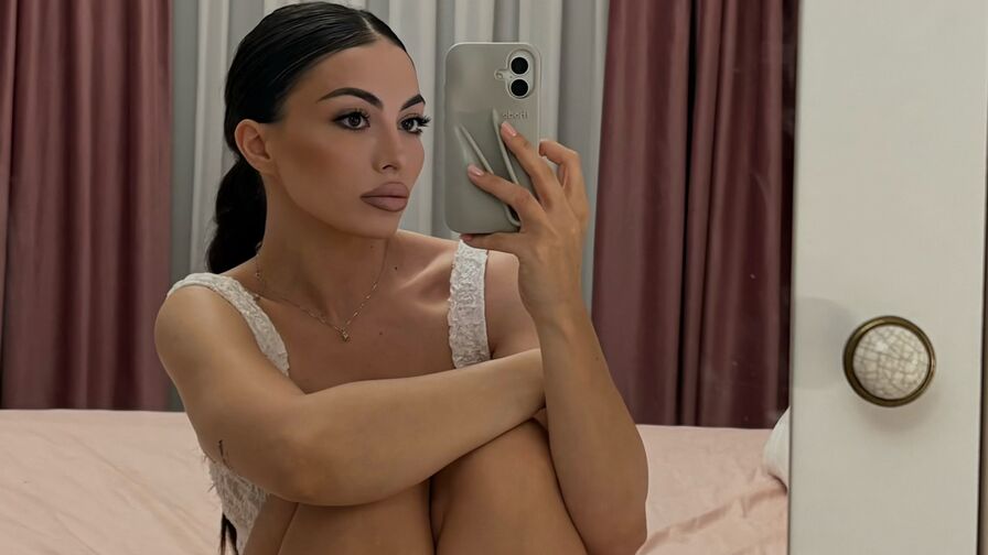 Watch MoniqueeMinx live on Japannudes