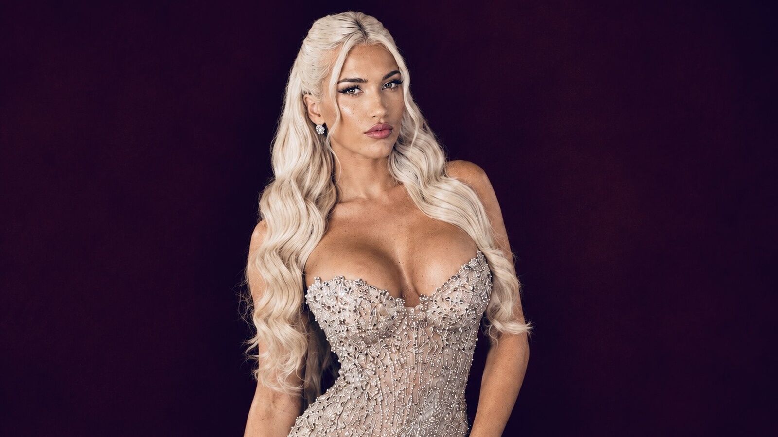 ElsaPressley glamour portrait