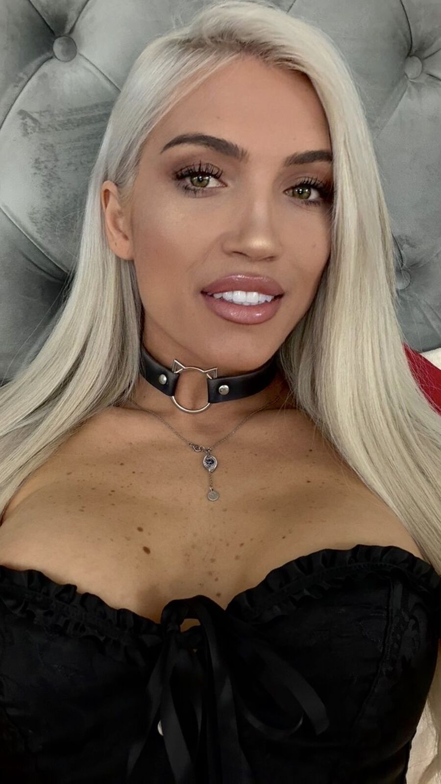 ElsaPressley glamour portrait