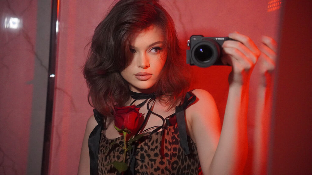 LunaBruna live cam model at LiveJasmin