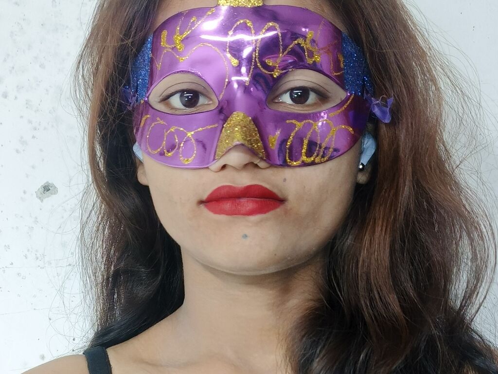 Live with GauriKhan on PrivCamWeb