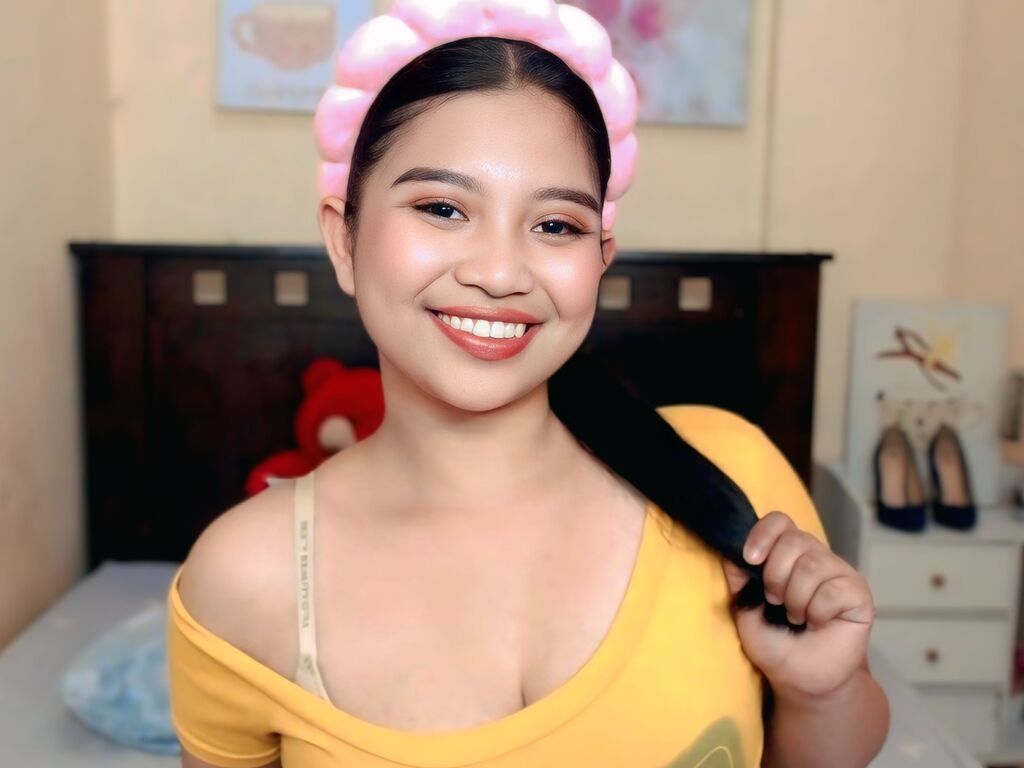 SophiaCharms live performer profile picture