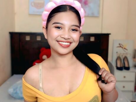 Chat with SophiaCharms
