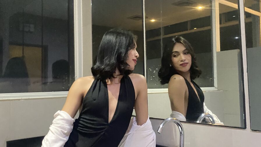 Watch ElisseMedina live on Free Vintage Erotica