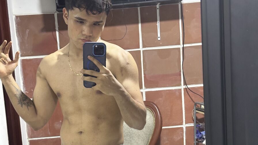Watch AxelFelipe live on ZS Magazine