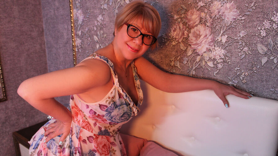 Watch JillHaris live on ZS Magazine