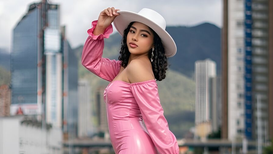 Watch FernandaCoa live on ZS Magazine
