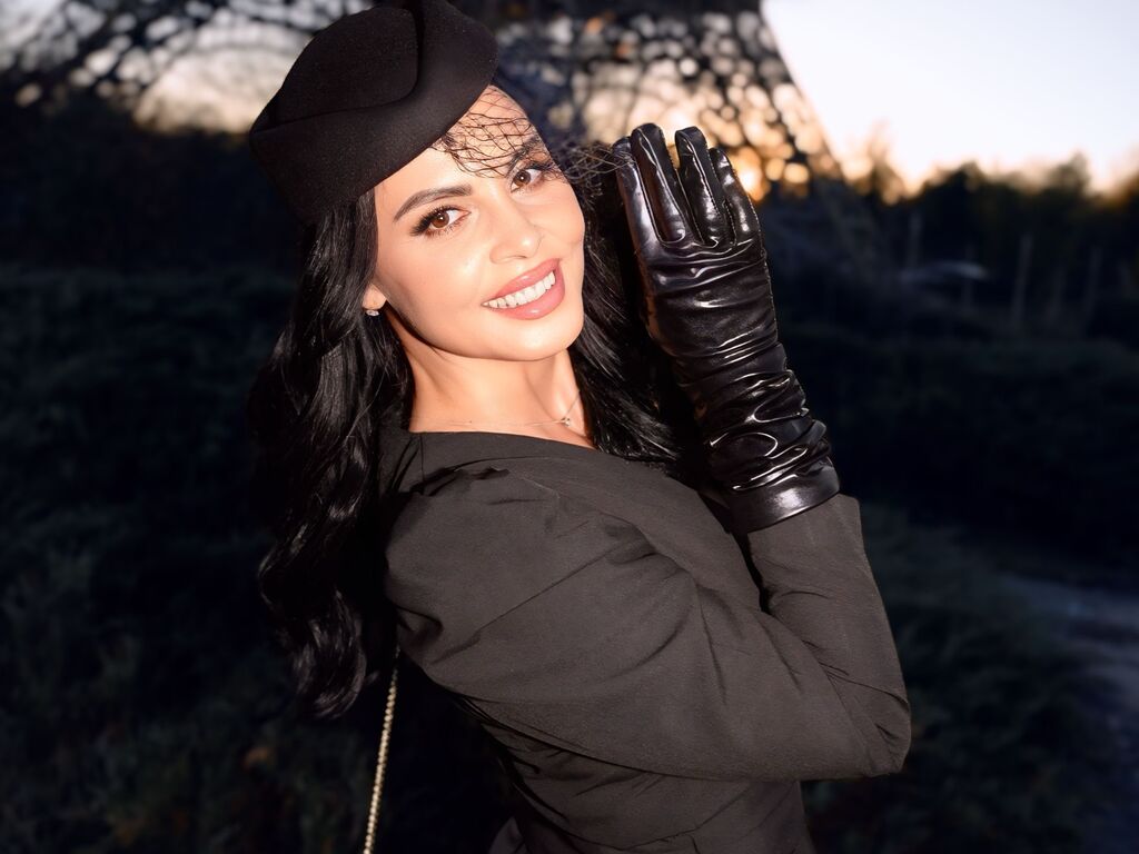 AngelinaKunis Profile Image