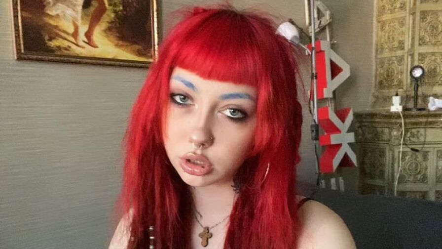 See KiaraSi’s Cam Show Now