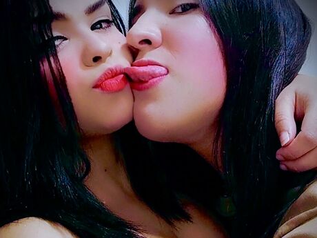 Chat with KiaraAndPollyy