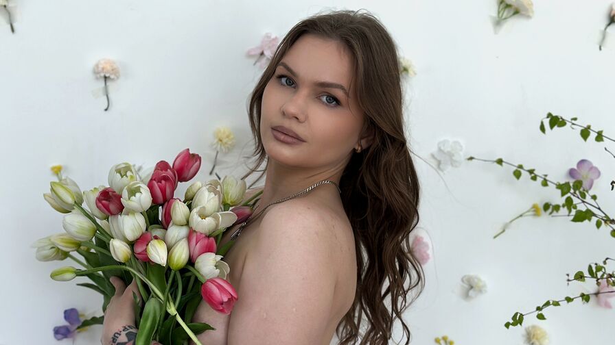 Chat With LunaVales Now
