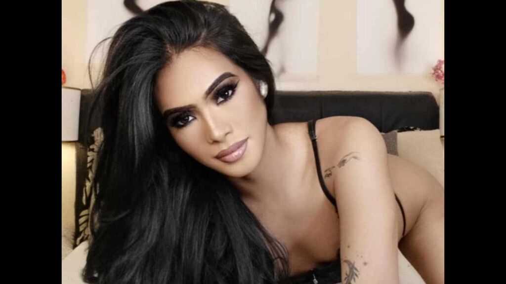 Sex chat gratuit in direct cu KellyHarley pe LiveJasmin