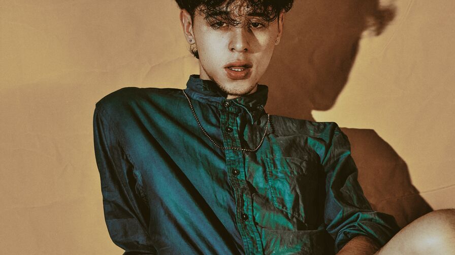 Watch BrandonAlgui live on porno-line.net