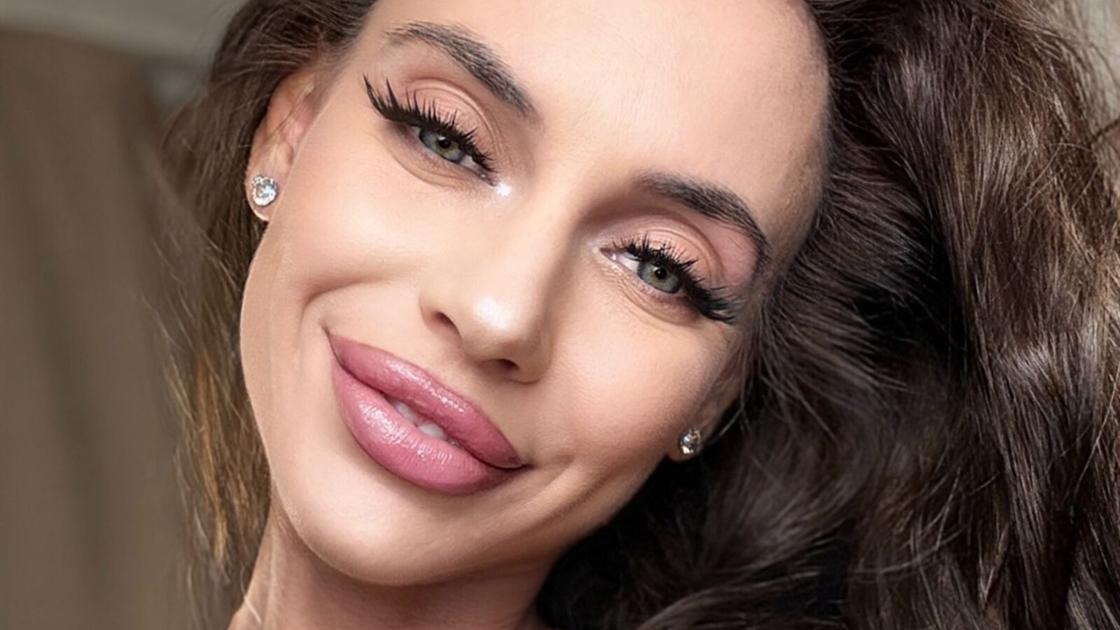 MichelleRouz erotic portrait