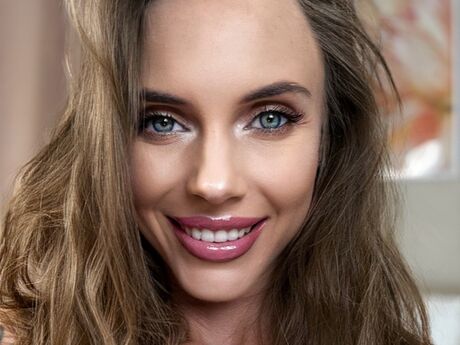 Chat with MichelleRouz