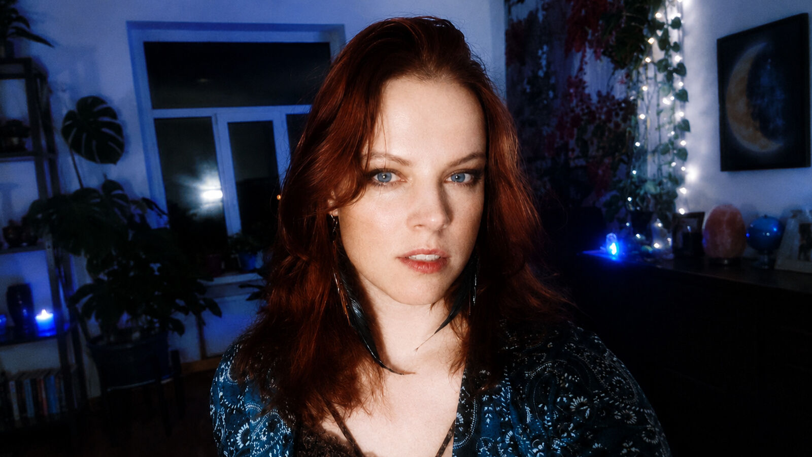 RedEsmerald erotic portrait