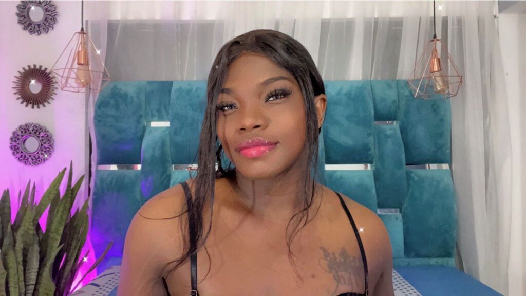 LuisaHughes live cam model at LiveJasmin