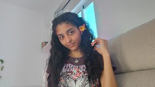 Free Nude GenevieveBrown
