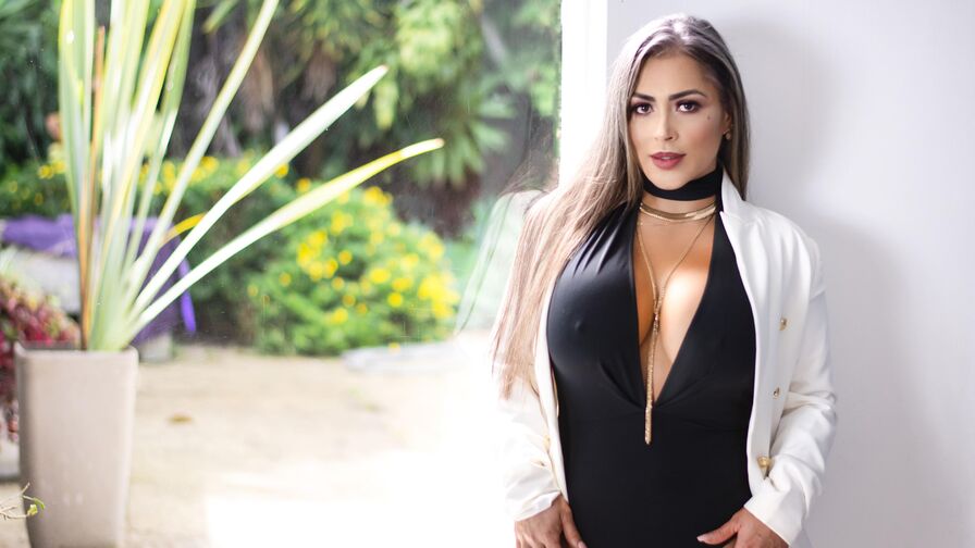 Watch DanielaNicolls live on ZS Magazine