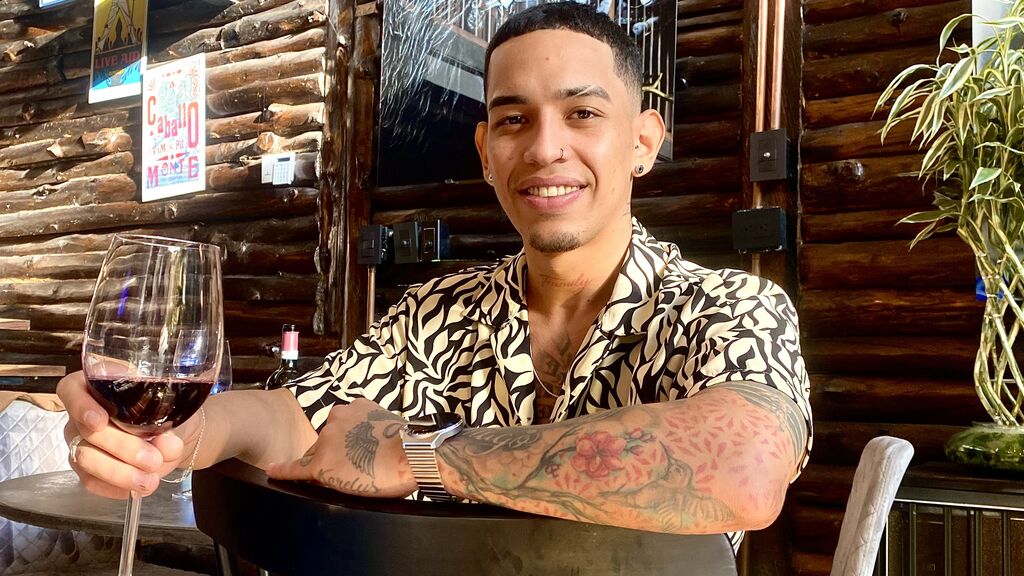 Sex chat gratuit in direct cu DamianReyes pe LiveJasmin