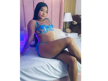 Chat with LucianaEvanns