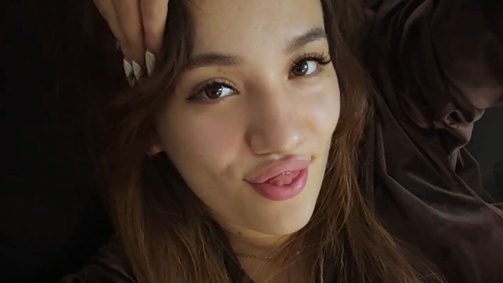 EmiliaPeach Live Jasmin Cam