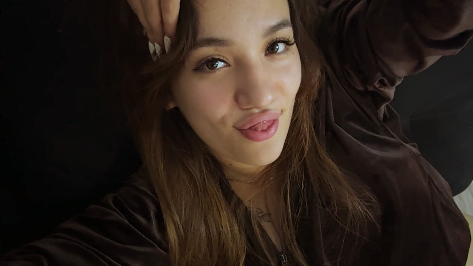 EmiliaPeach erotic portrait