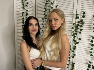 Webcam model DorettaAndLynne from LiveJasmin