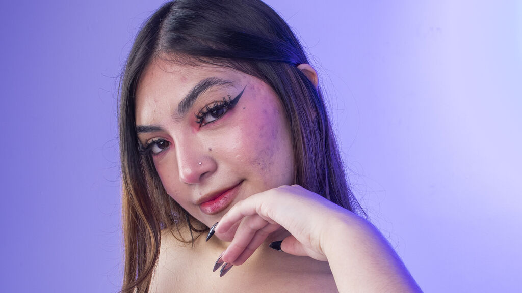 Watch LunaRosse live on cam at LiveJasmin