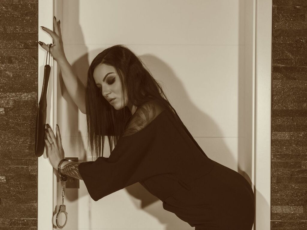 IzzaBellaNova Profile Image