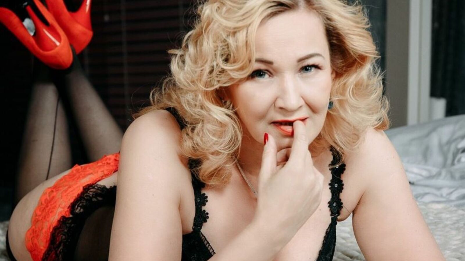 MiletinaNarti glamour portrait