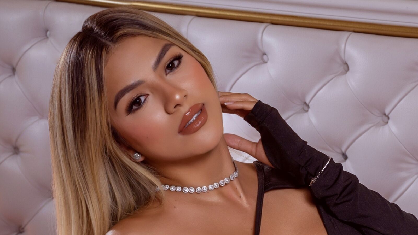 IsabellaLee erotic portrait