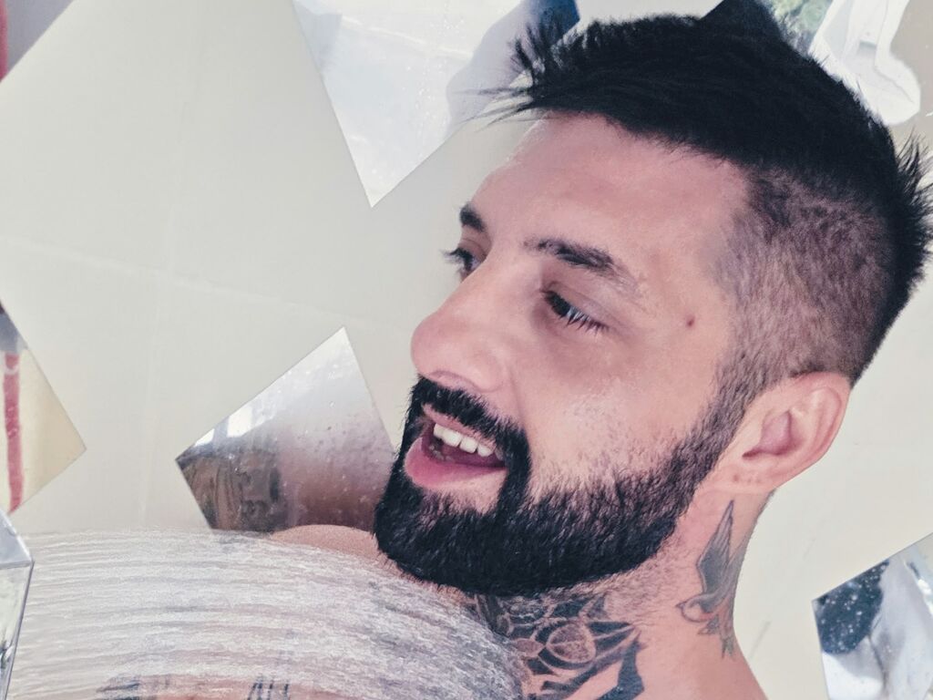 Justindom on LiveJasmin