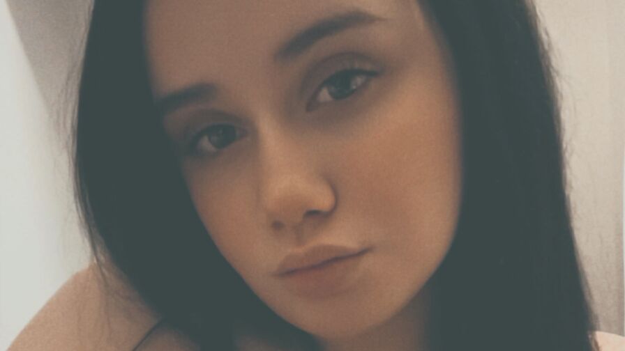 Watch LunaElysia live on ZS Magazine