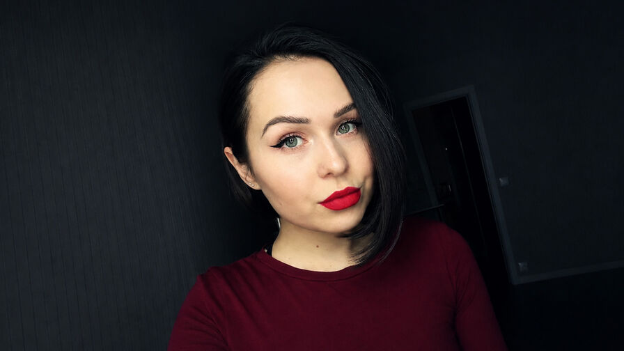 Chat With MiraCurtiz Now