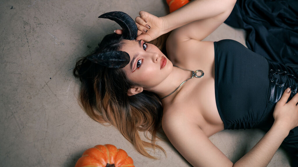 Sex chat gratuit in direct cu TinaPhoenix pe LiveJasmin