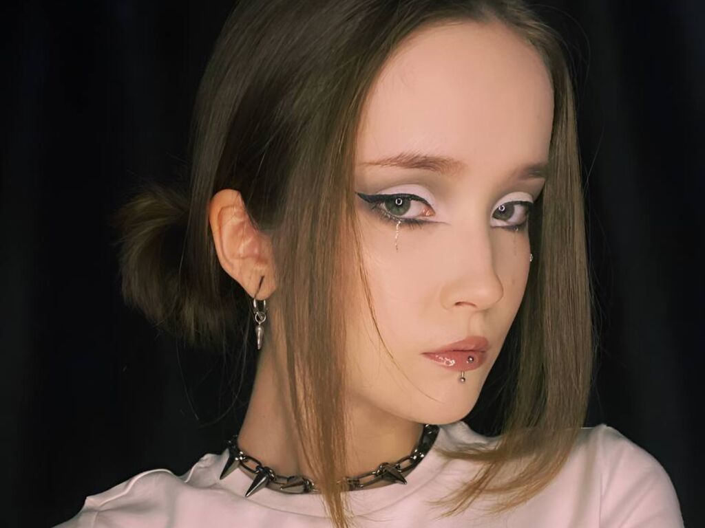 AliceSteele Camera Thumbnail