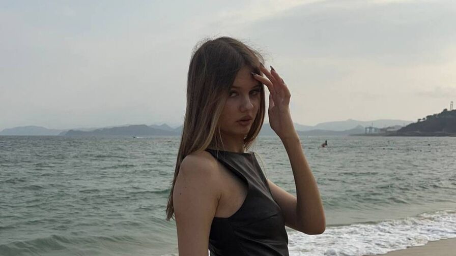 Watch JeniceRowse live on ZS Magazine