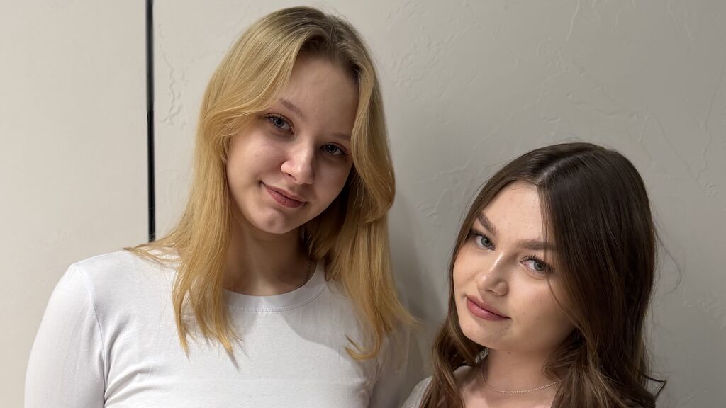 DanyellAndAndria online on GirlsOfJasmin