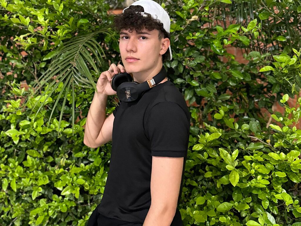 AdrianMorelli LiveJasmin male free chat preview