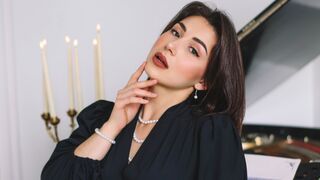Free Nude BellaTyler
