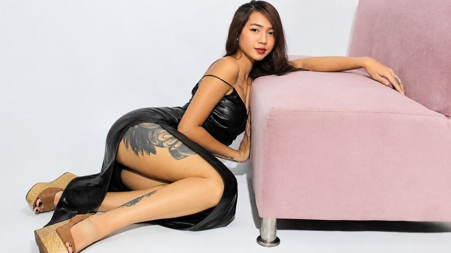 Chat With SelenaQuintana Now