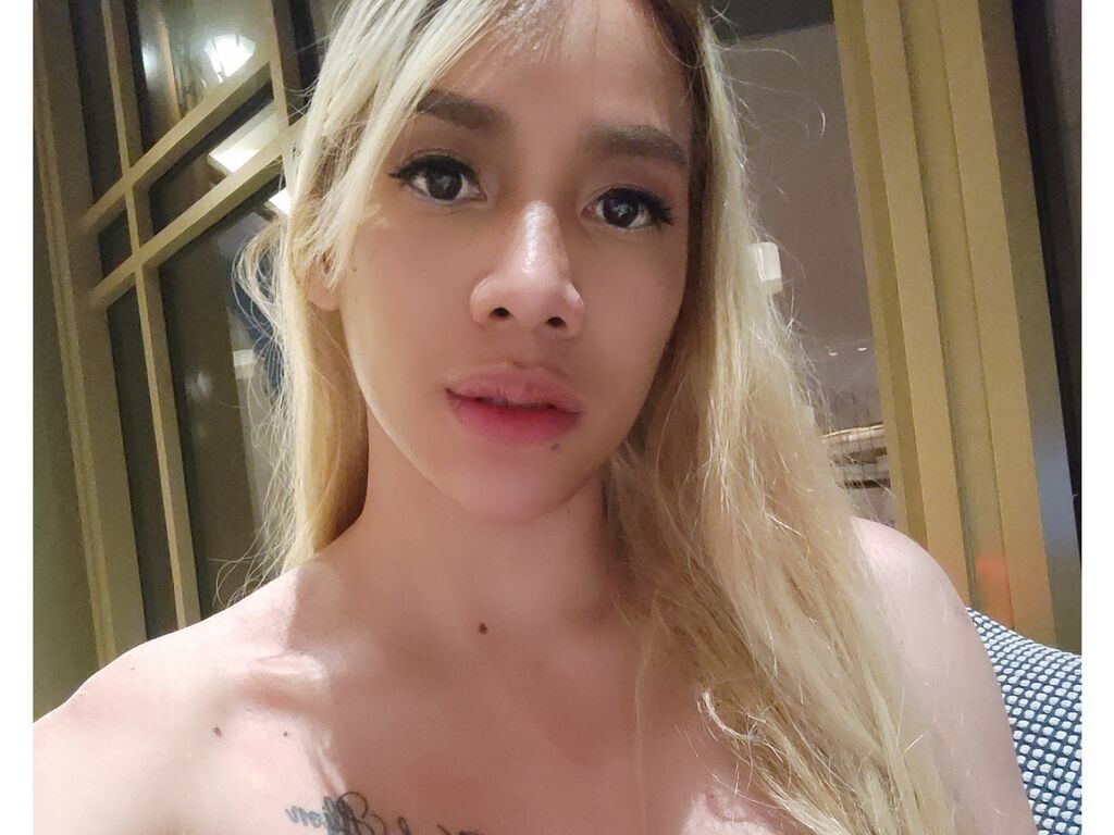 CassyThompson Nackt