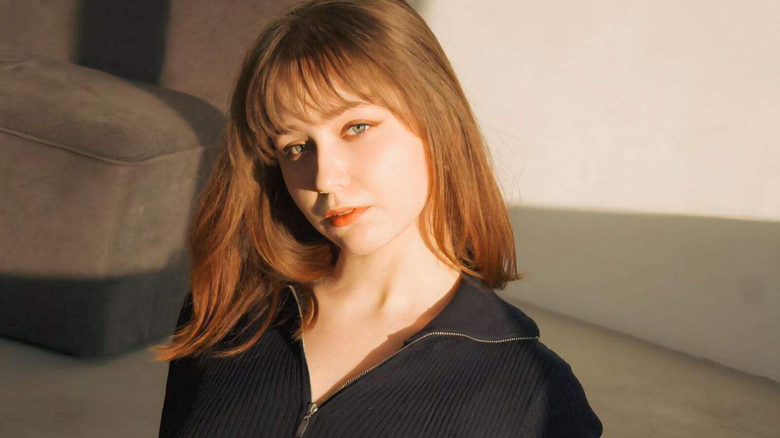 LeomaBras glamour portrait