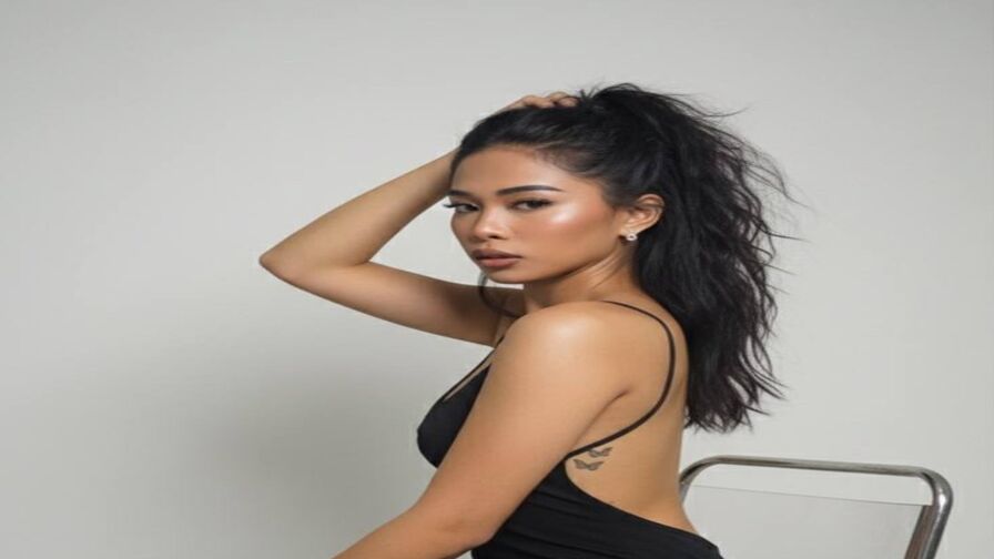 SeleneOganda live cam model