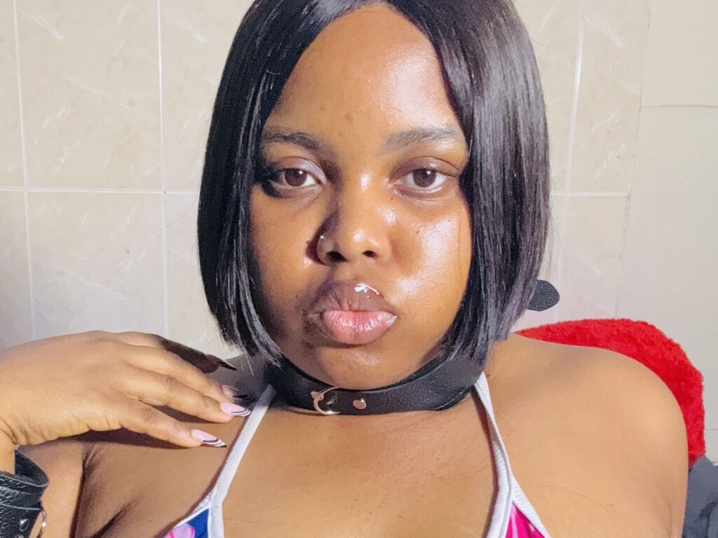 PretieAnnie private fetish cam thumbnail