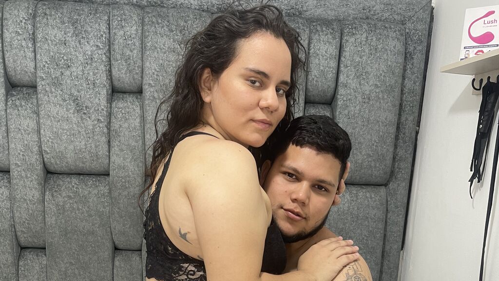 LauraAndAlan live cam model at LiveJasmin