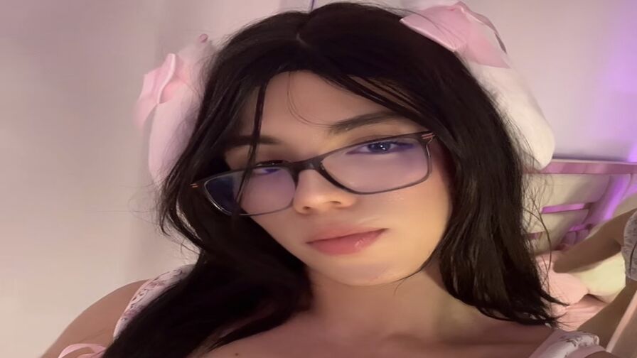 Watch NickiThompson live on Hernude